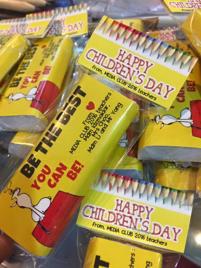 Kit Kat in Topper for Children's Day - Click Image to Close