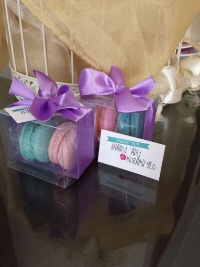2pcs Macarons in a Clear Box - Click Image to Close